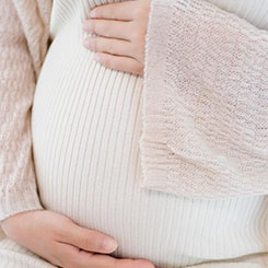 ”刘知远回↖忆道🍊🔜其次是架构层面🇹🇯的优化，通过“🕑🧞‍♂️大主干模型 +▫🤘